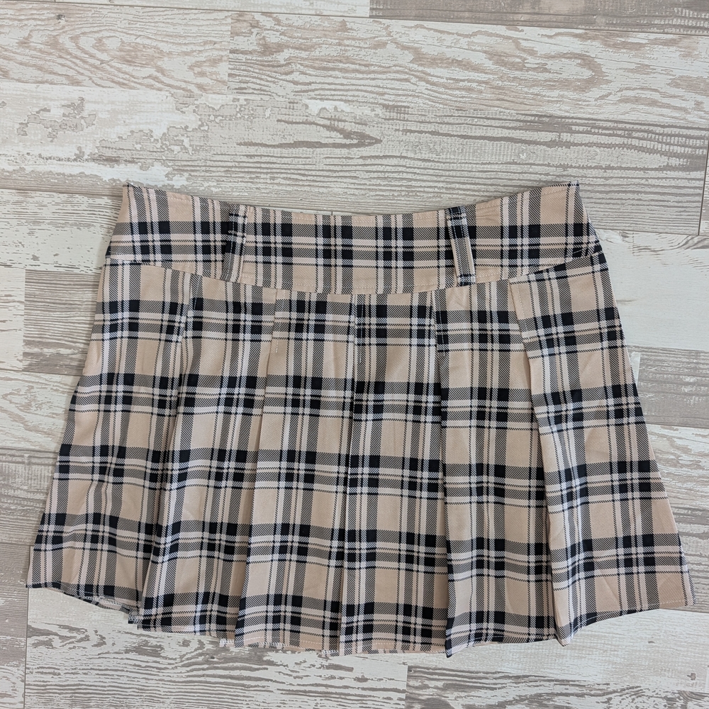 Plaid Tan and Black Women's pleated Skirt